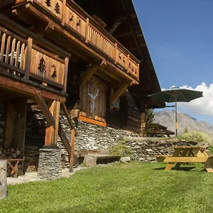 Reine Des Aravis - Isolé Chalet